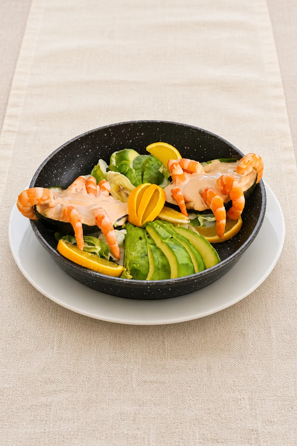 Ensalada de aguacate con gambas
